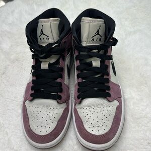 Air Jordan 1 Mid SE